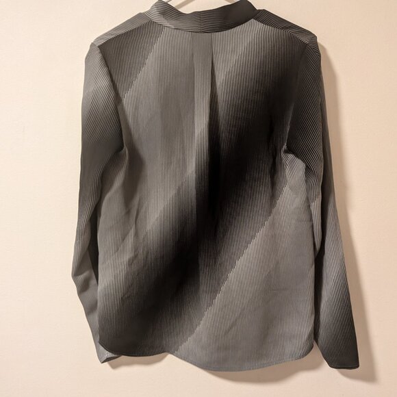 Aritzia Babaton Grey Black Stripe Power Blouse In Size Small - Picture 6 of 11